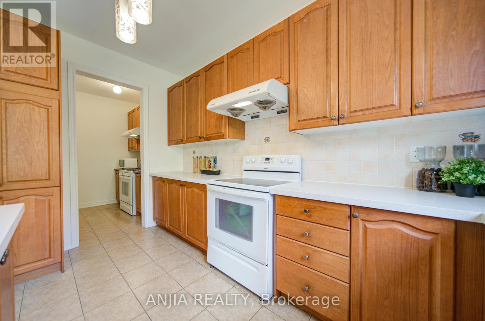 4 Willow Street, Markham, Ontario  L6E 0G3 - Photo 18 - N13413414