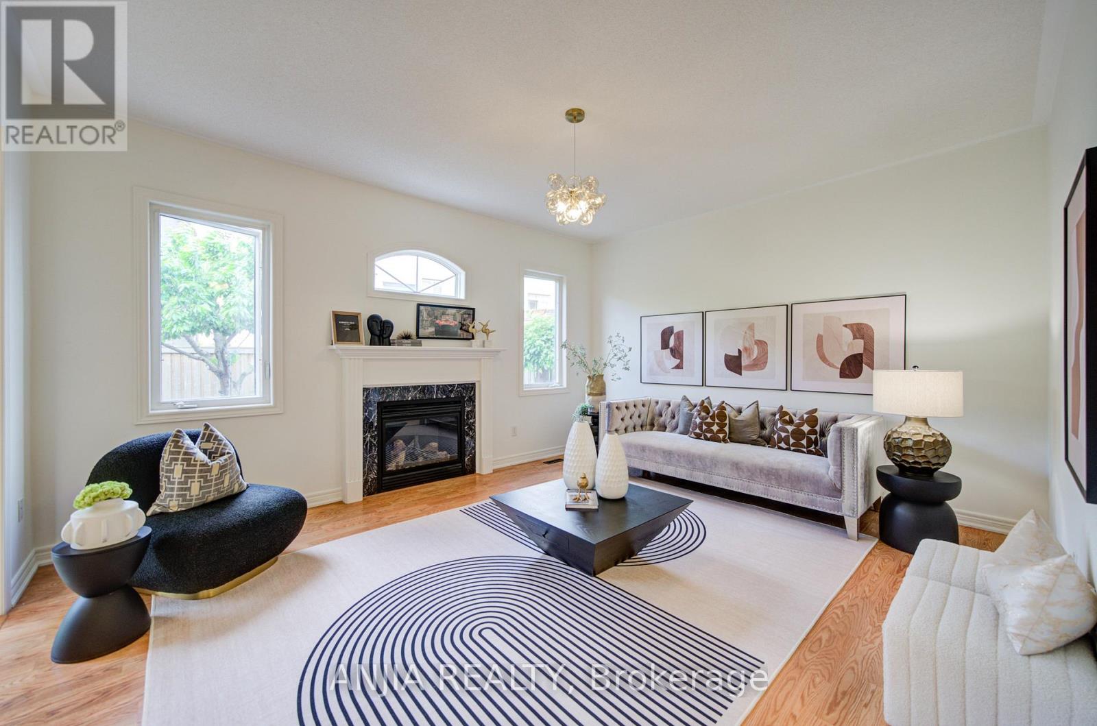 4 Willow Street, Markham, Ontario  L6E 0G3 - Photo 5 - N13413414