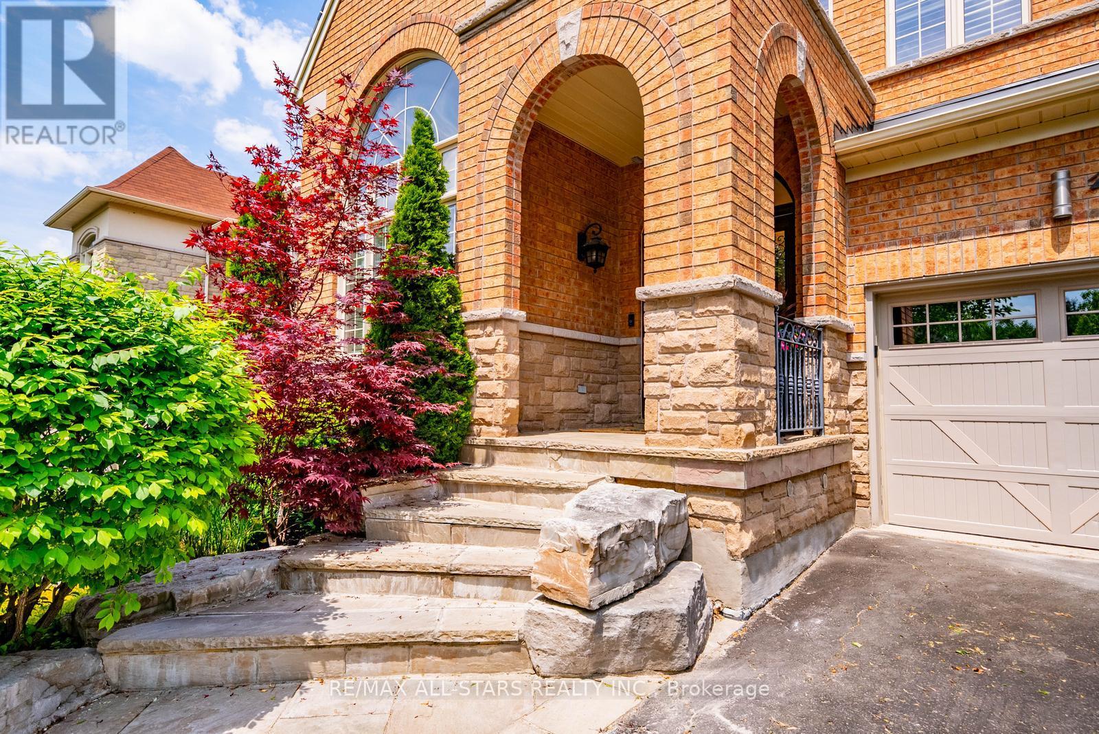 1016 Nellie Little Crescent, Newmarket, Ontario  L3X 3E5 - Photo 2 - N13413576