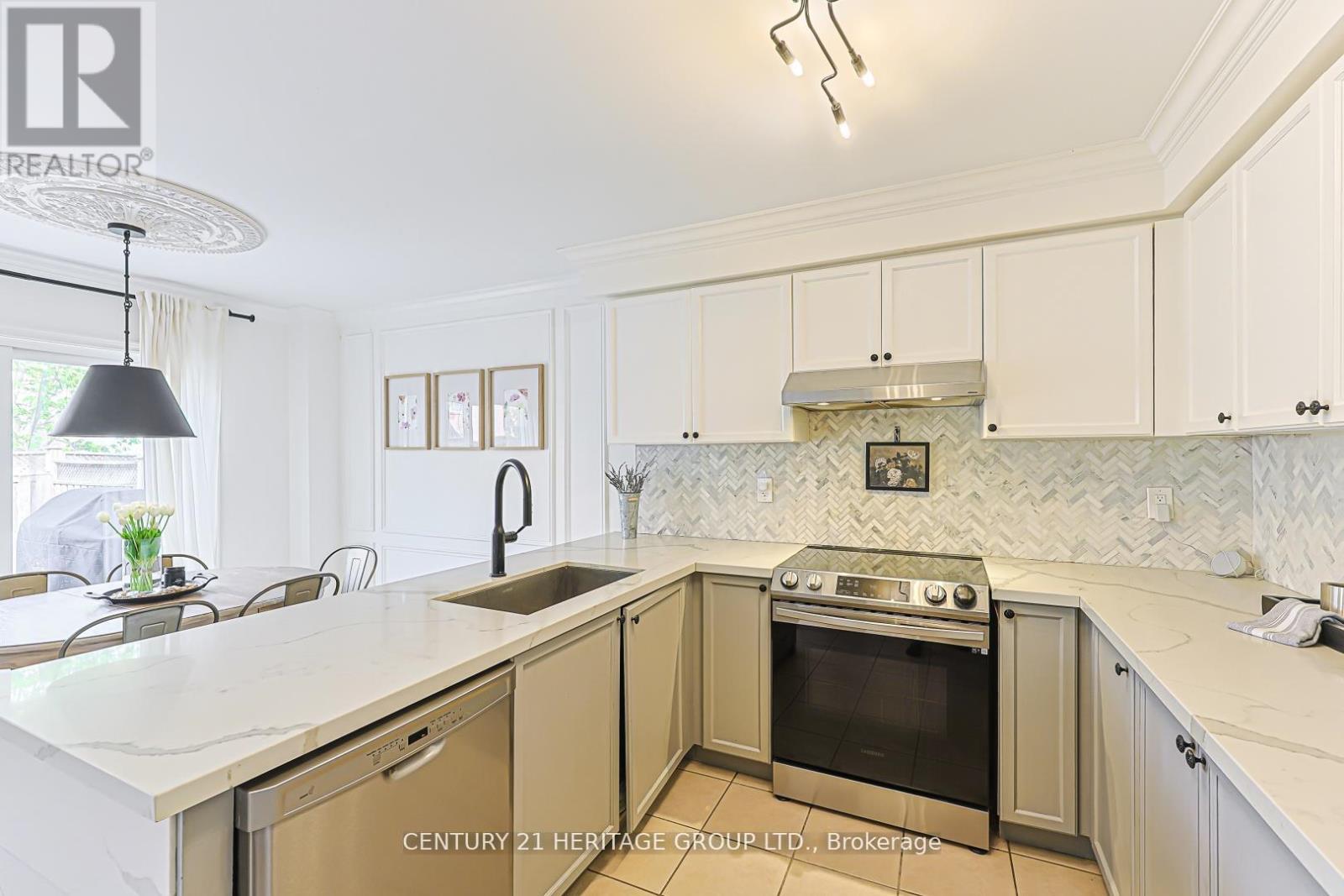 996 Oaktree Crescent, Newmarket, Ontario  L3X 2Z2 - Photo 16 - N13413682