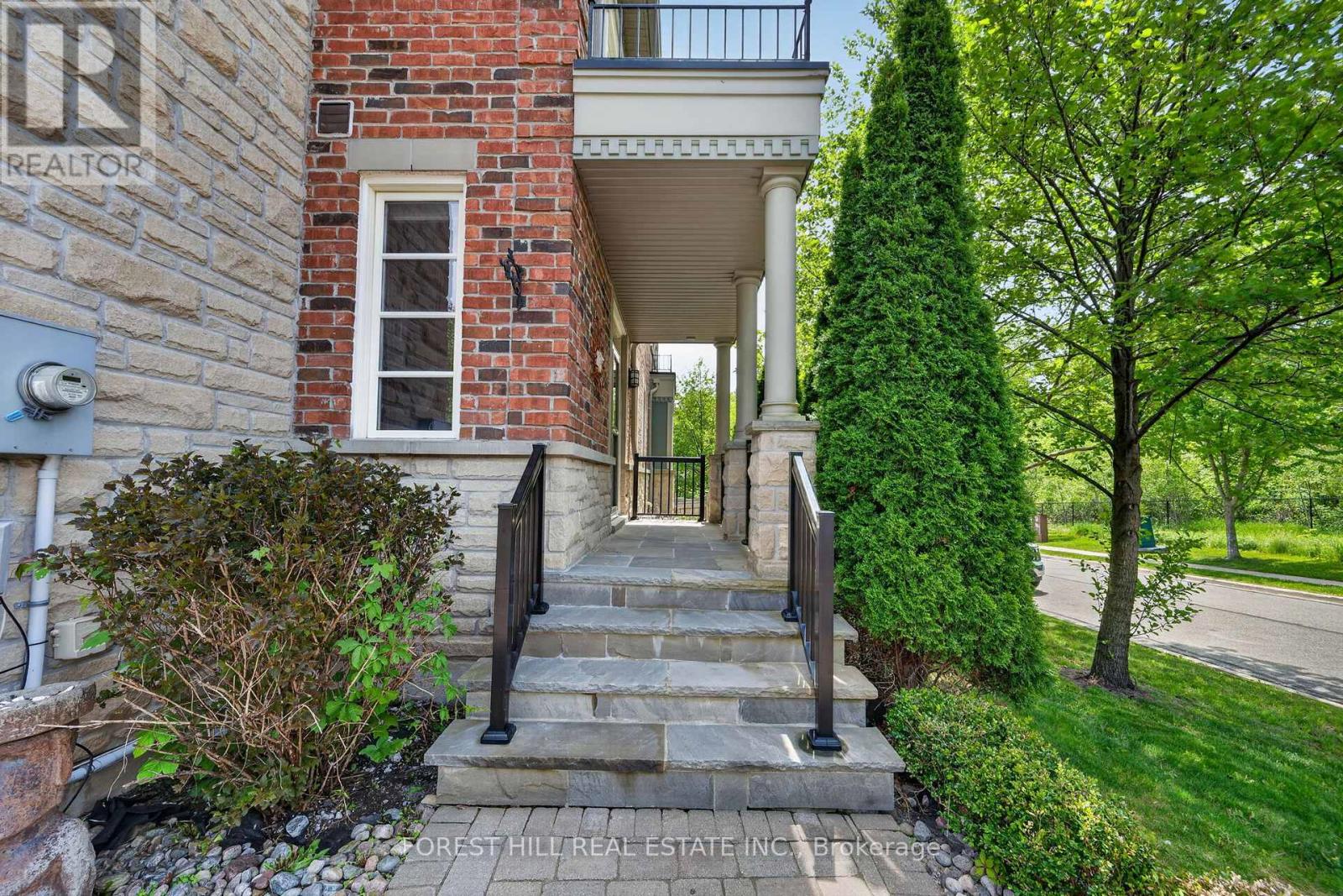 320 William Dunn Crescent, Newmarket, Ontario  L3X 3L2 - Photo 2 - N13413706