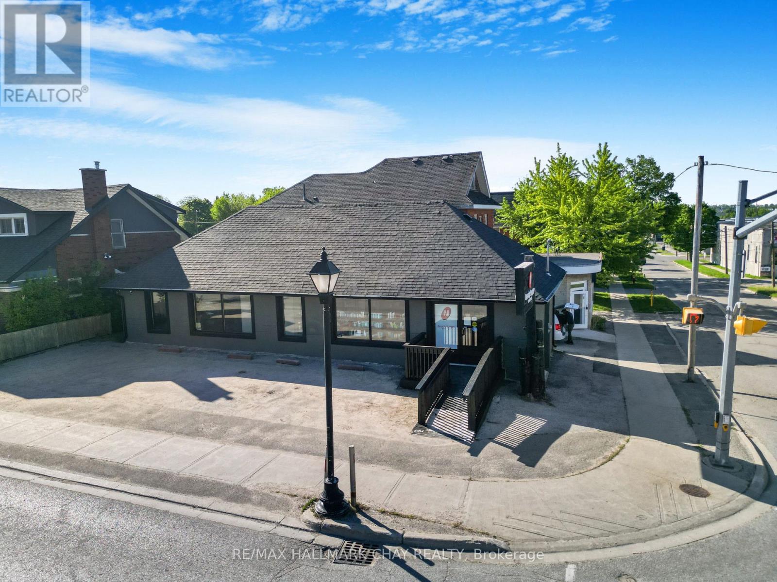 49 Colborne Street E, Orillia, Ontario L3V 1T5 - Photo 2 - S13413492