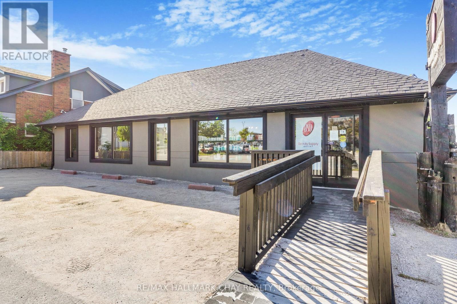 49 Colborne Street E, Orillia, Ontario L3V 1T5 - Photo 4 - S13413492