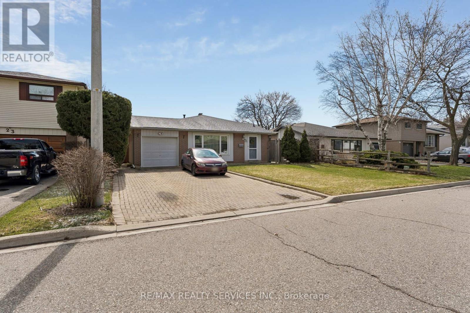 21 WILLIS DRIVE, Brampton, Ontario