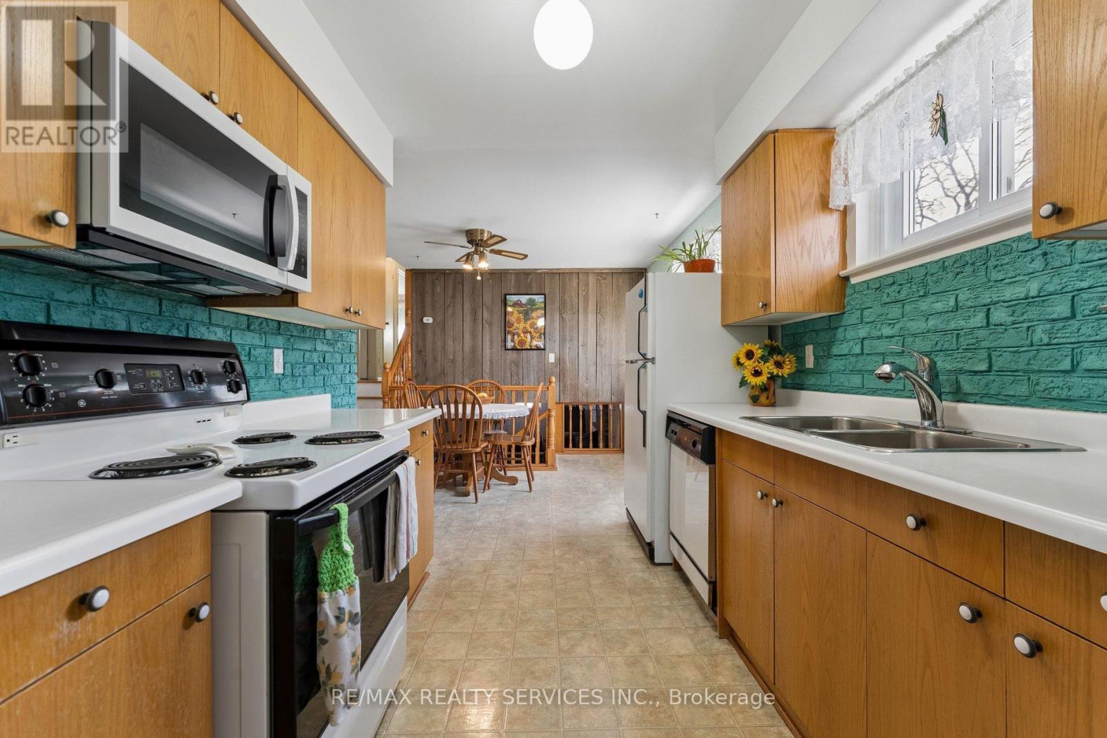 21 Willis Drive, Brampton, Ontario  L6W 1A8 - Photo 6 - W13413416