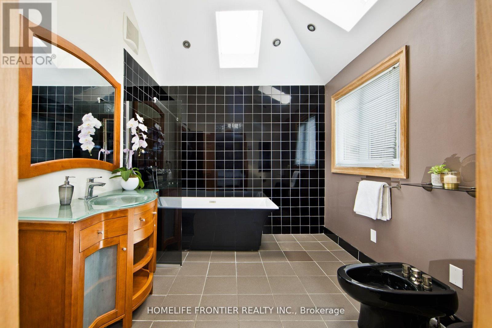 6124 Hardesty Crescent, Mississauga, Ontario  L5V 1B4 - Photo 16 - W13413520