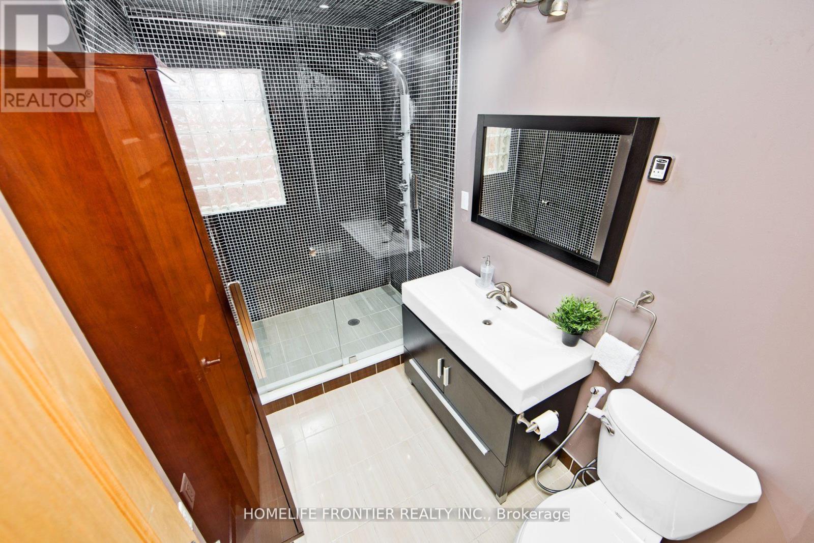 6124 Hardesty Crescent, Mississauga, Ontario  L5V 1B4 - Photo 20 - W13413520