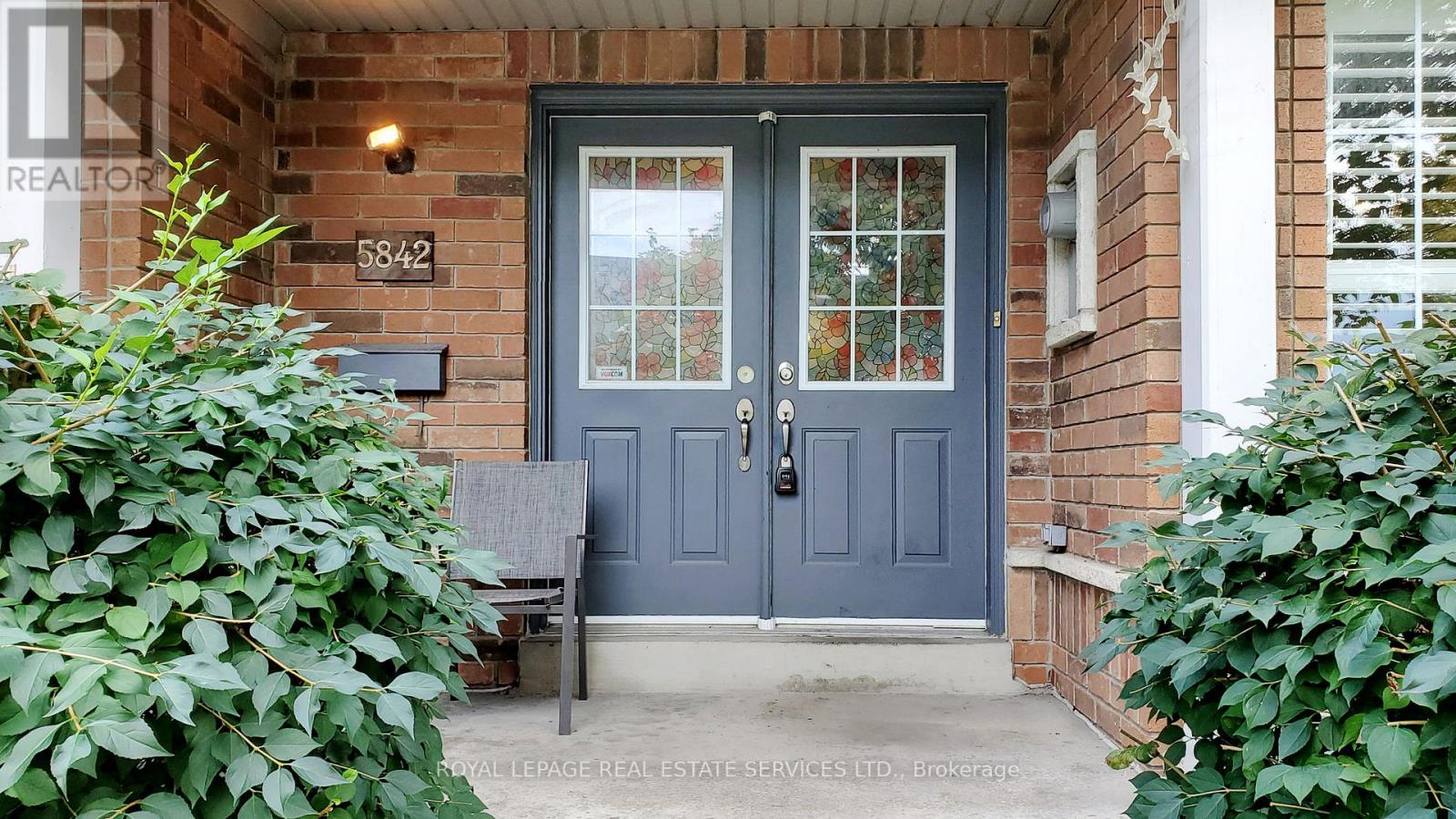 5842 Tenth Line W, Mississauga, Ontario  L5M 6S5 - Photo 2 - W13413656