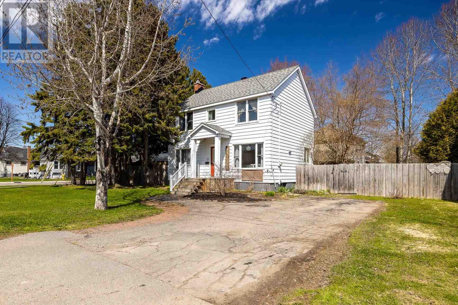 180 Pine St, Sault Ste. Marie, Ontario  P6A 3Y9 - Photo 4 - SM261352