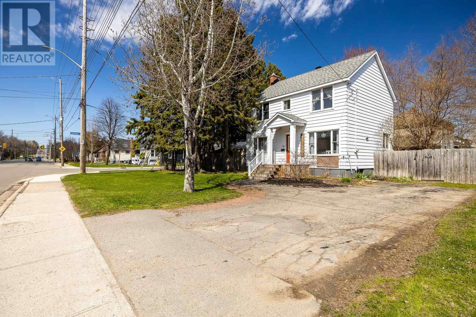 180 Pine St, Sault Ste. Marie, Ontario  P6A 3Y9 - Photo 5 - SM261352