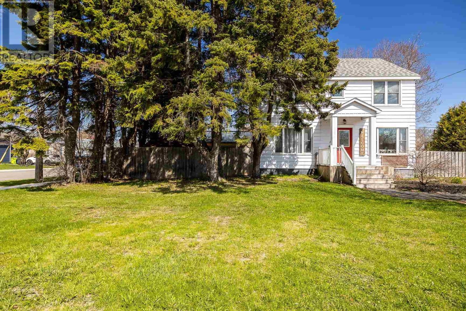 180 Pine St, Sault Ste. Marie, Ontario  P6A 3Y9 - Photo 3 - SM261352