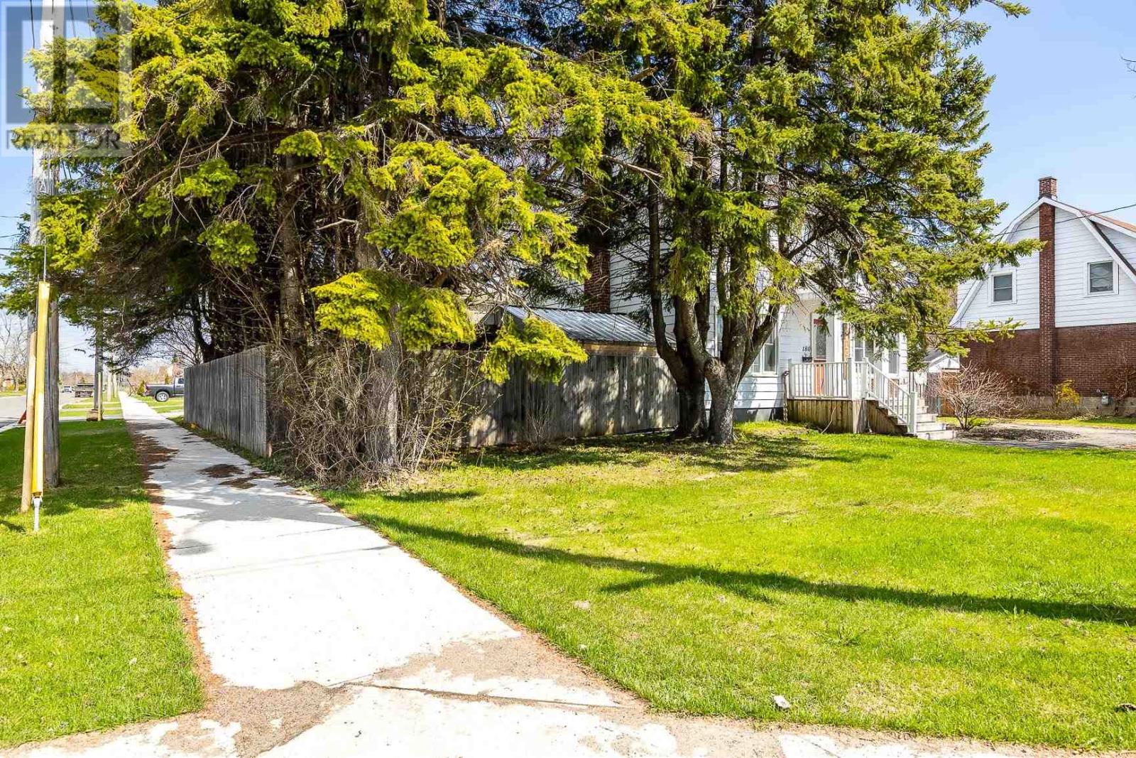 180 Pine St, Sault Ste. Marie, Ontario  P6A 3Y9 - Photo 8 - SM261352
