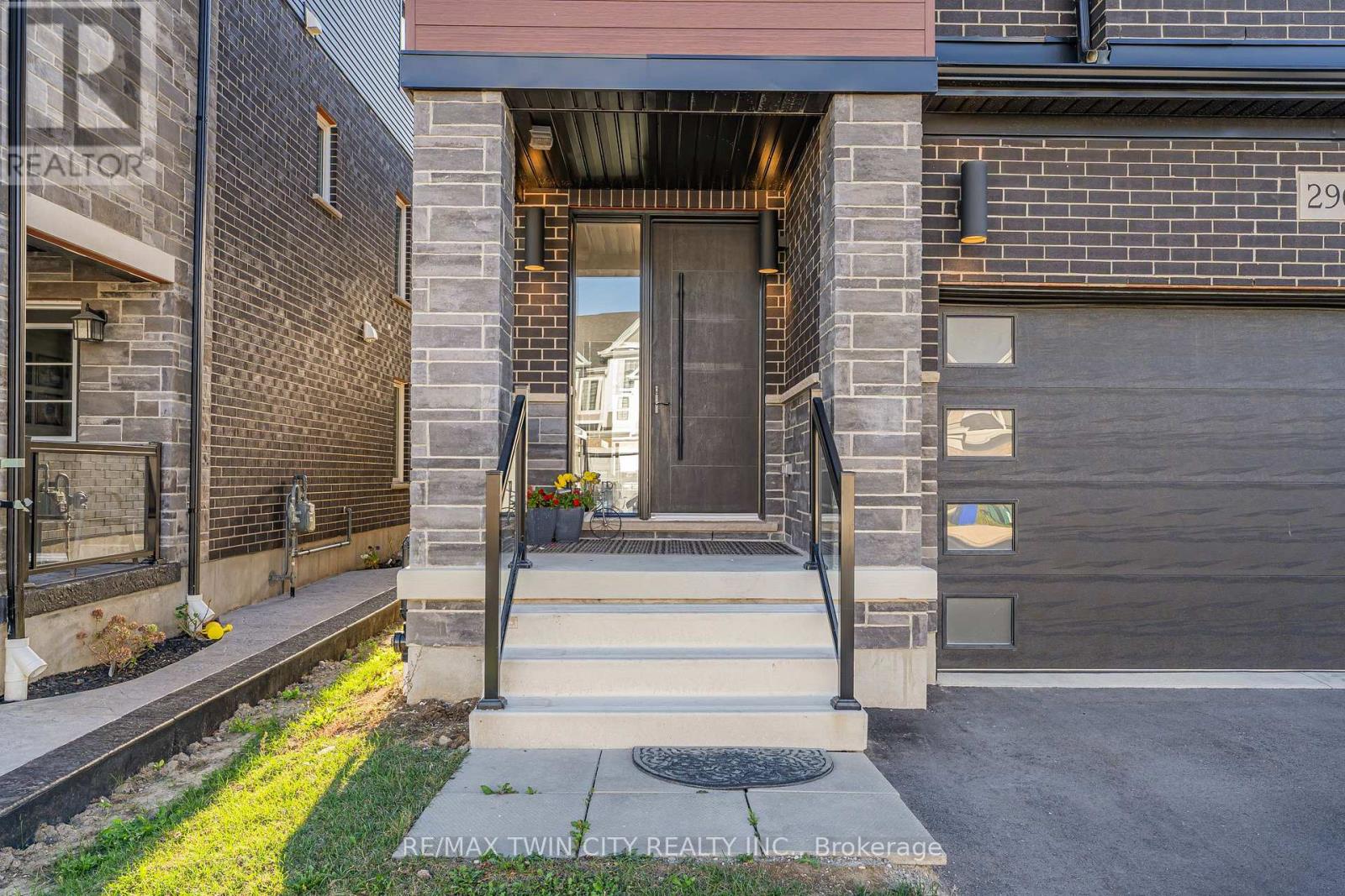 296 Raspberry Place, Waterloo, Ontario  N2V 0H3 - Photo 3 - X13413392