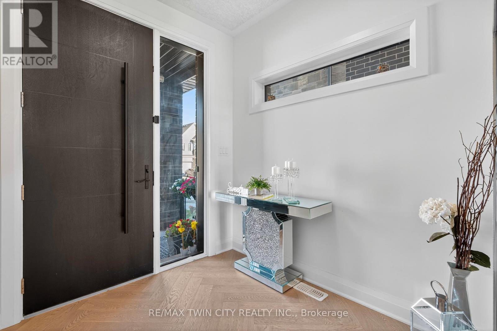 296 Raspberry Place, Waterloo, Ontario  N2V 0H3 - Photo 4 - X13413392