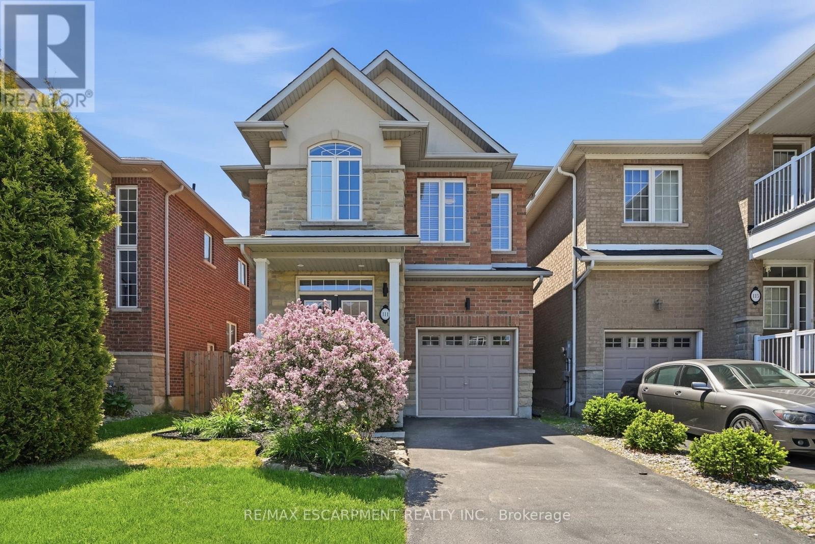 111 GREENSTEM CRESCENT, Hamilton, Ontario