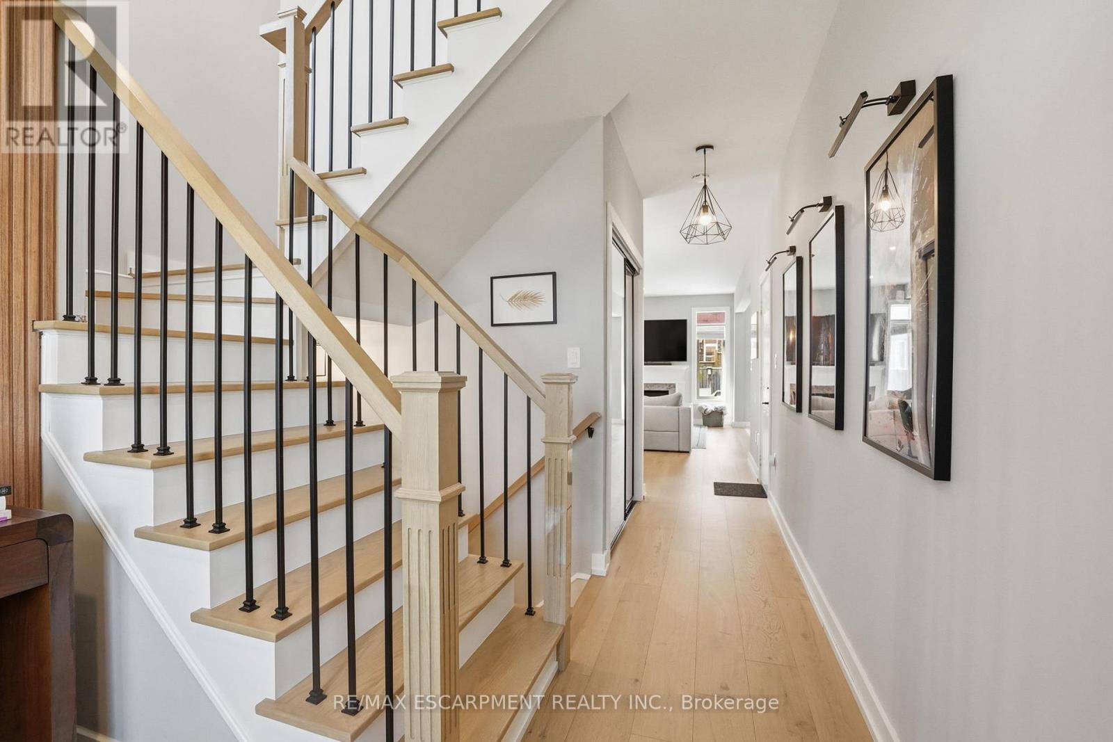 111 Greenstem Crescent, Hamilton, Ontario  L8E 0A8 - Photo 4 - X13413422