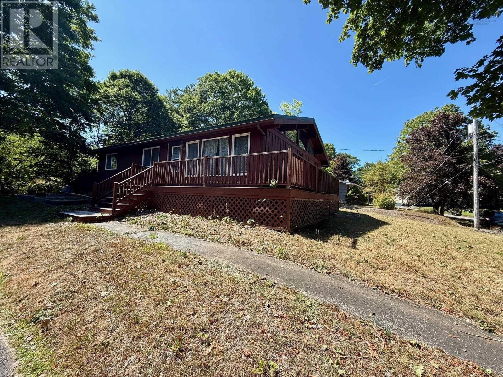29 Nauss Avenue, Bridgewater, Nova Scotia  B4V 1V6 - Photo 4 - 202612944