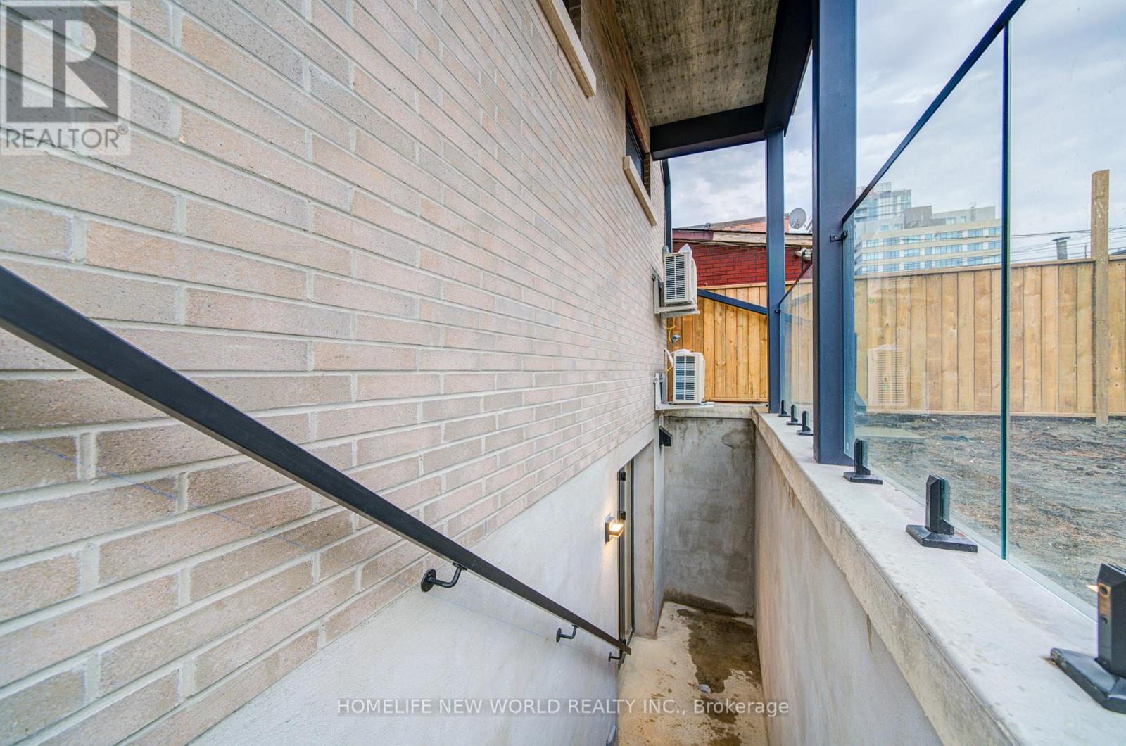 Unit 5 - 78 Gladstone Avenue, Toronto, Ontario  M6J 3K8 - Photo 2 - C12993222