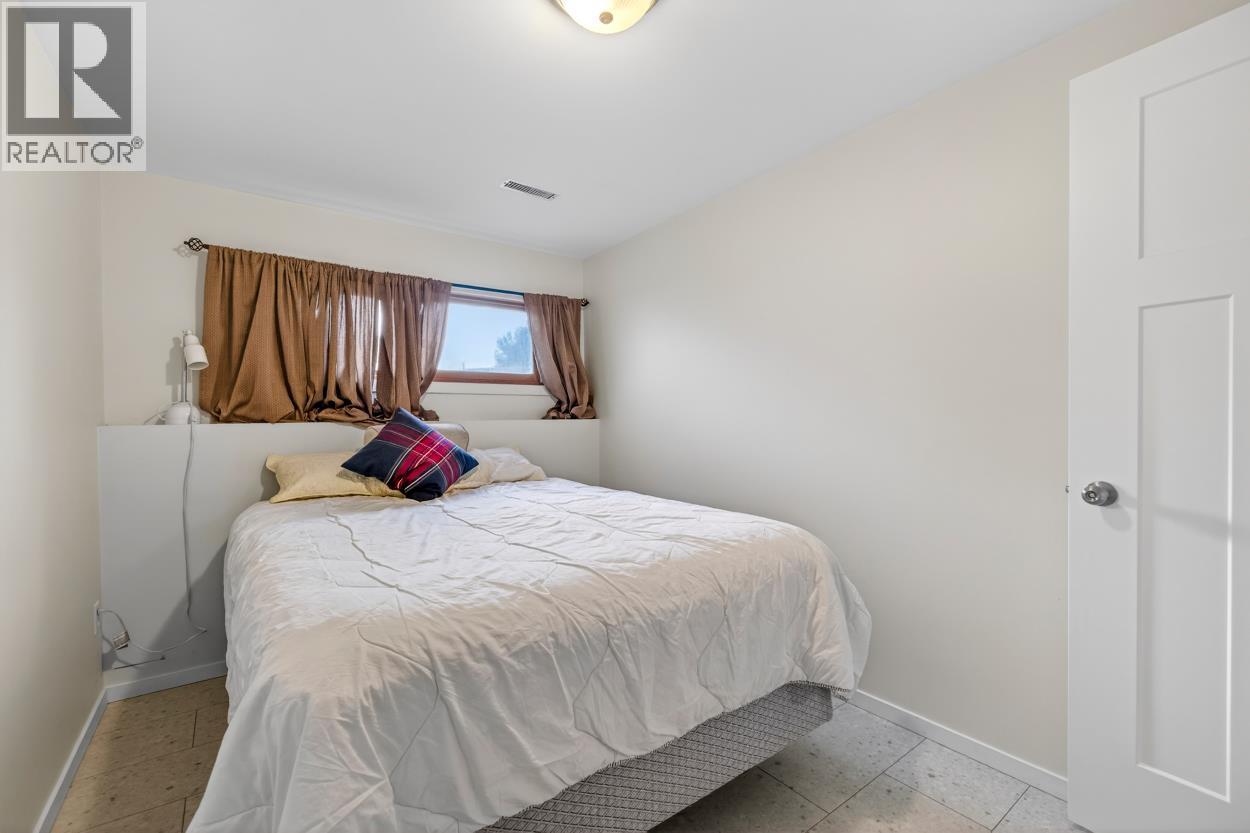 1241 Pinyon Road, Sparwood, British Columbia  V0B 2G0 - Photo 37 - 10390598