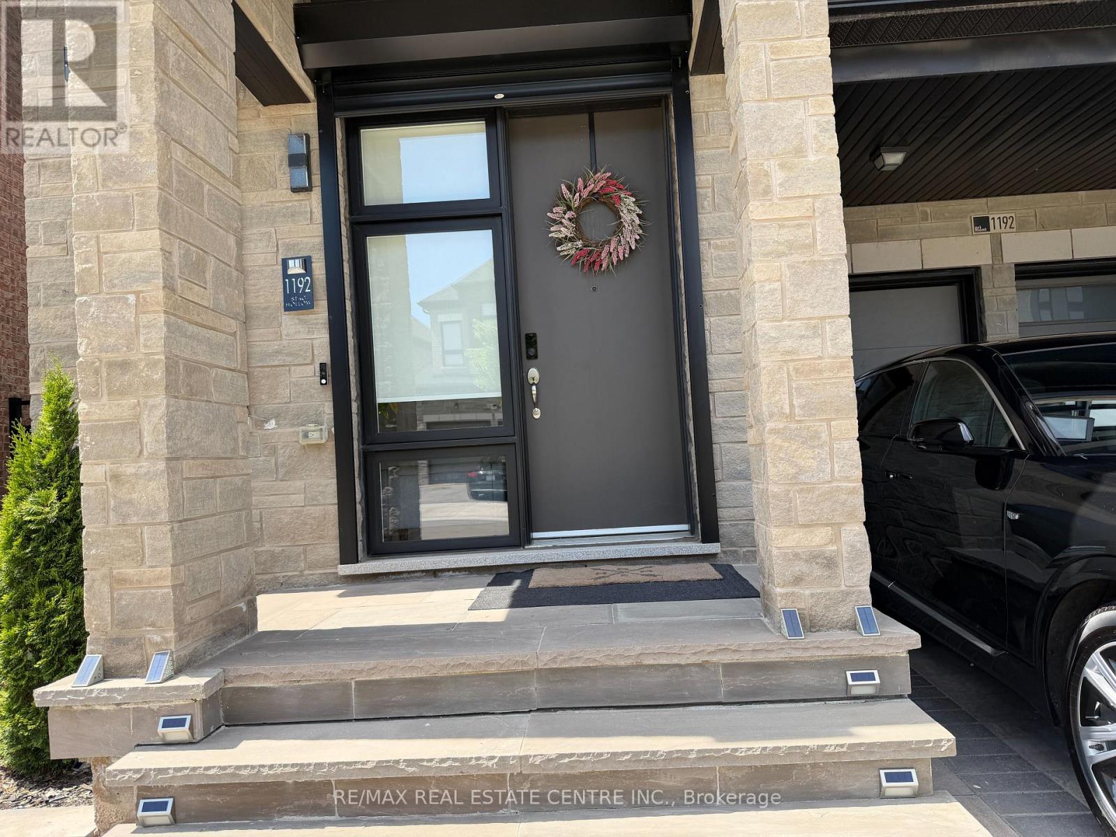 1192 Stag Hollow, Oakville, Ontario  L5M 5M4 - Photo 2 - W13246936