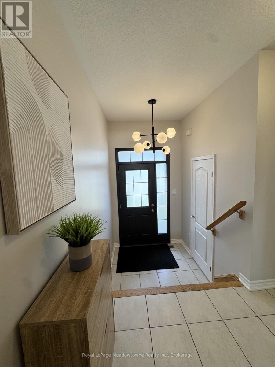 178 West Oak Trail, Kitchener, Ontario  N2R 0J3 - Photo 2 - X13414162