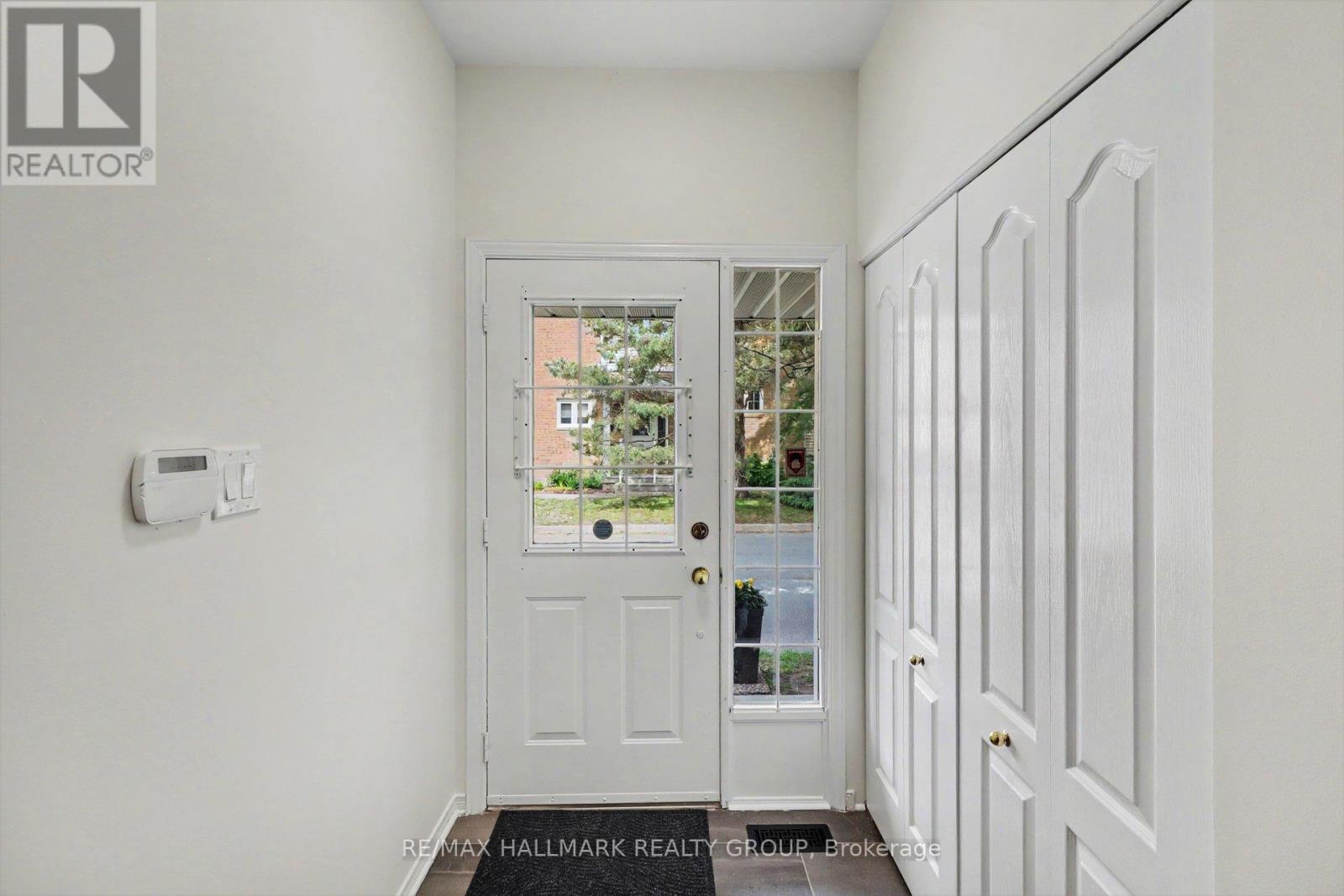 27 Sandcliffe Terrace, Ottawa, Ontario  K2G 5Y2 - Photo 3 - X13413804
