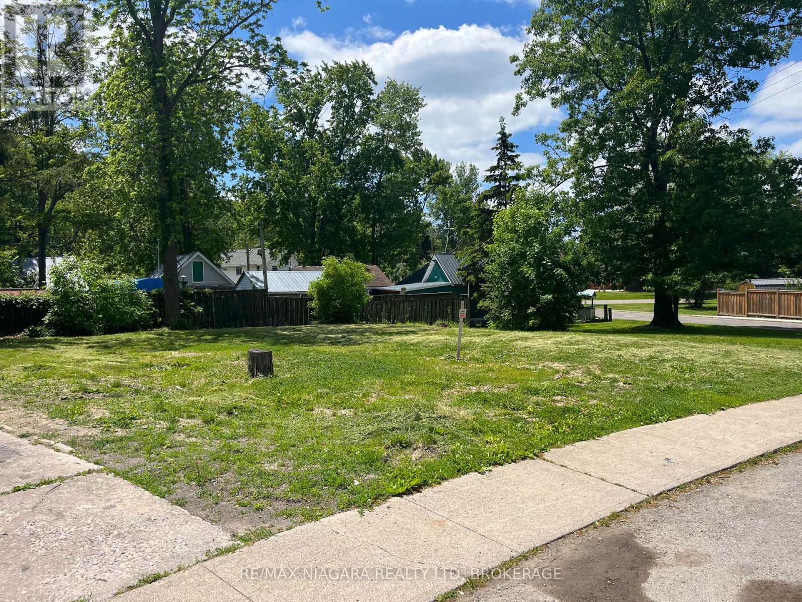 196 Lincoln Road W, Fort Erie, Ontario  L0S 1B0 - Photo 2 - X13414114