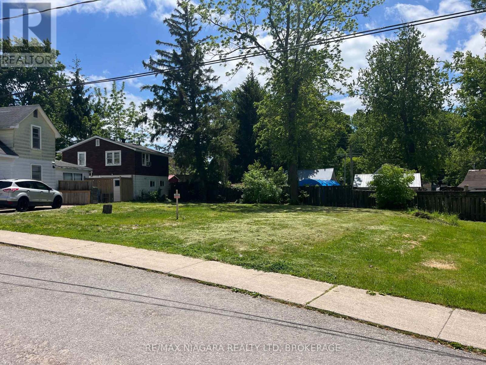 196 Lincoln Road W, Fort Erie, Ontario  L0S 1B0 - Photo 3 - X13414114