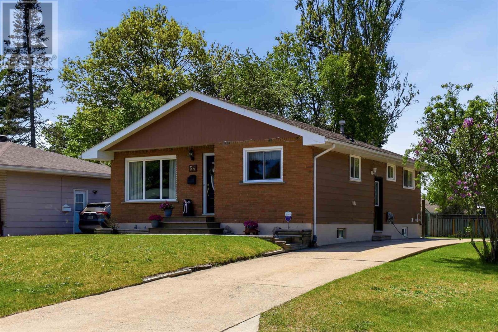 54 Wayne CT, Sault Ste. Marie, Ontario