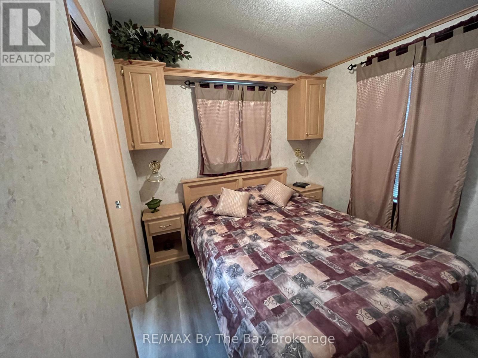 247 - 85 Theme Park Drive, Wasaga Beach, Ontario L9Z 1X7 - Photo 17 - S13414154