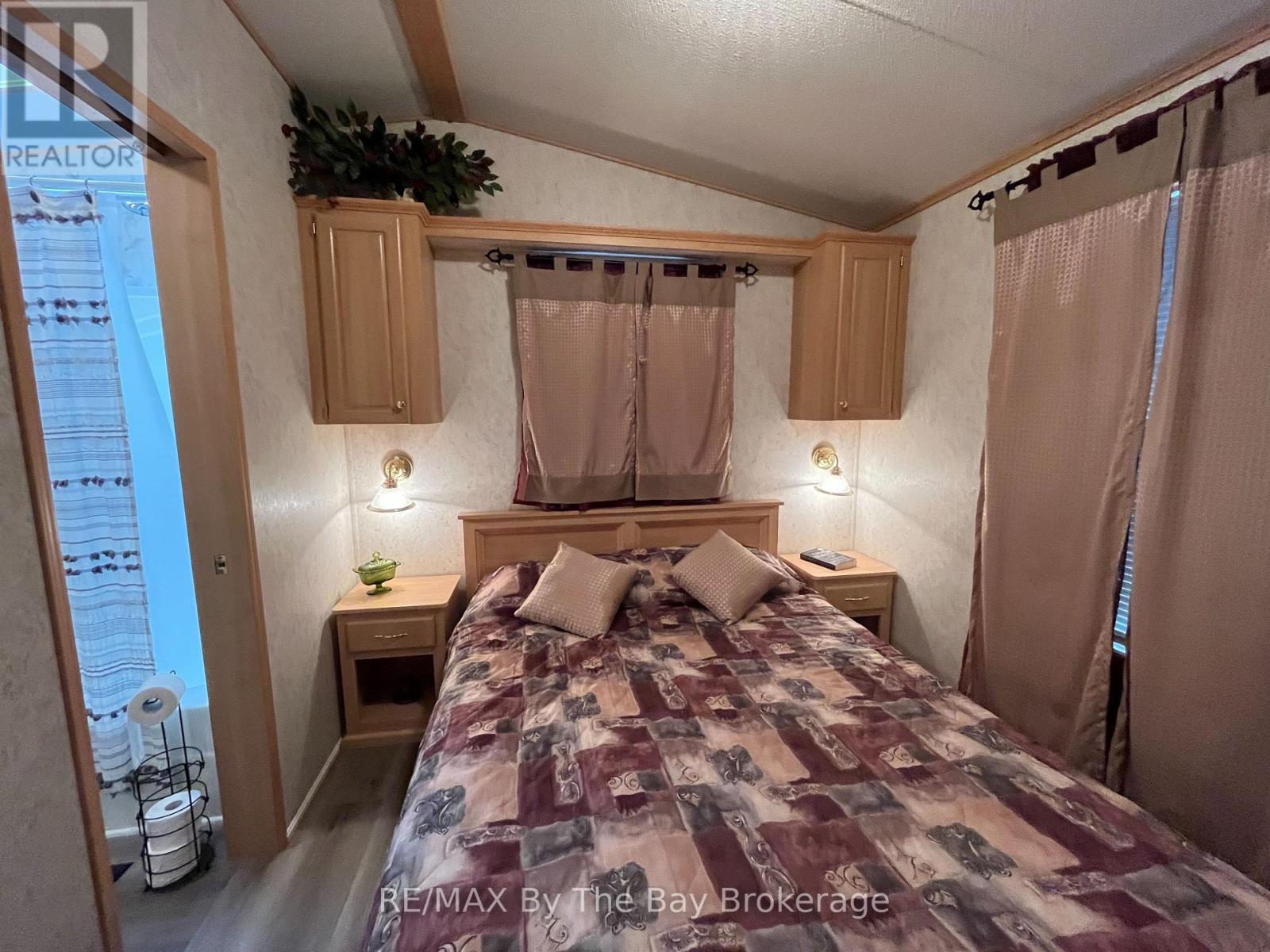 247 - 85 Theme Park Drive, Wasaga Beach, Ontario L9Z 1X7 - Photo 18 - S13414154