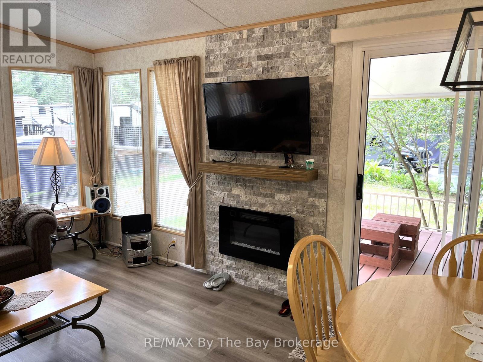 247 - 85 Theme Park Drive, Wasaga Beach, Ontario L9Z 1X7 - Photo 7 - S13414154