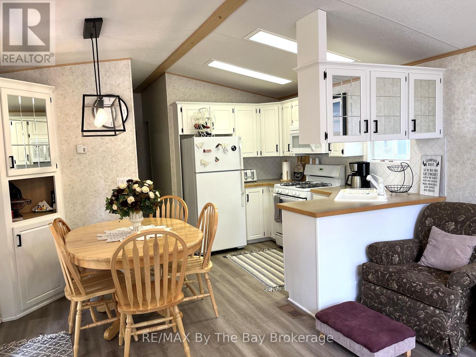 247 - 85 Theme Park Drive, Wasaga Beach, Ontario L9Z 1X7 - Photo 8 - S13414154