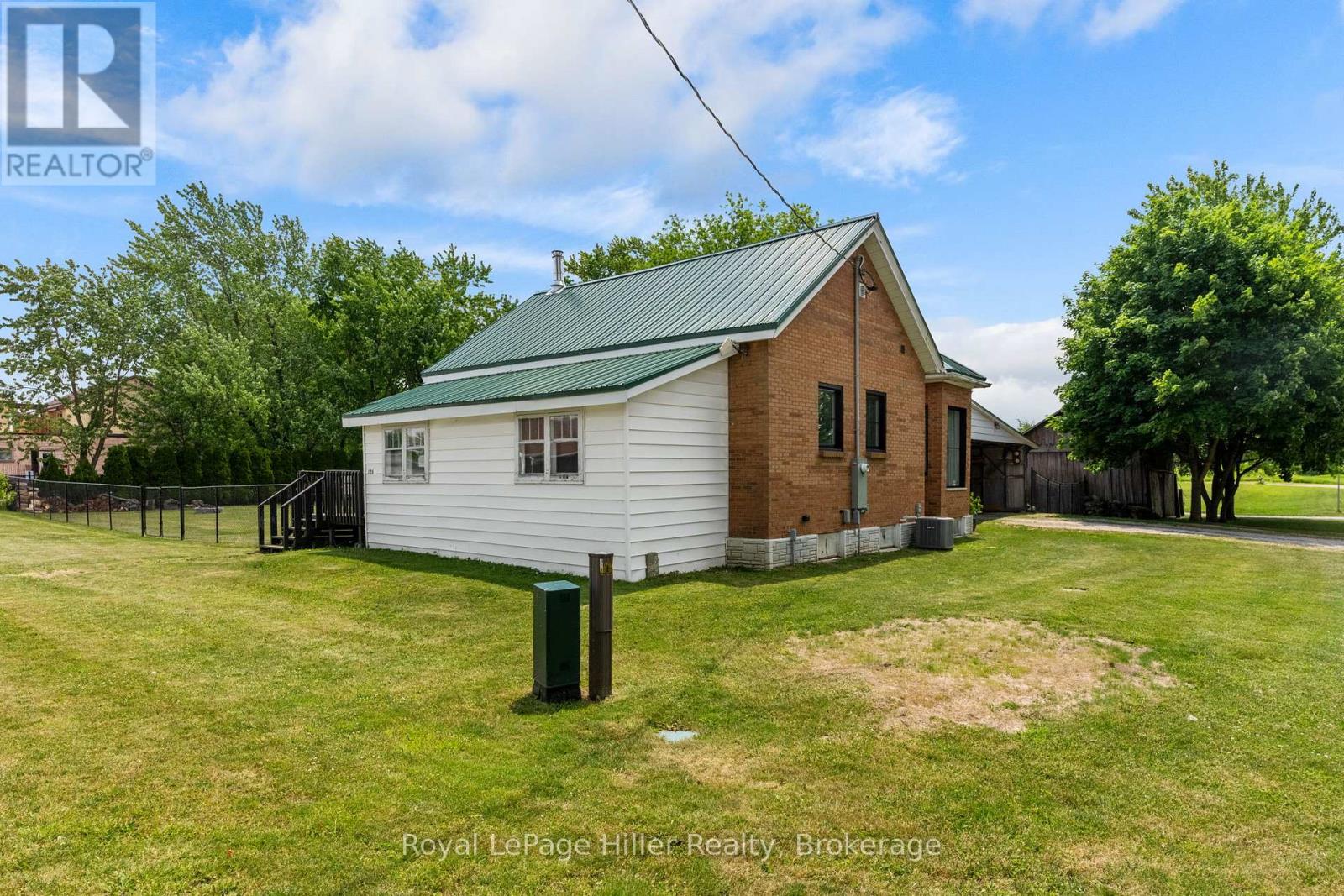 125 Portland Street, South Huron, Ontario  N0M 1K0 - Photo 2 - X13413828