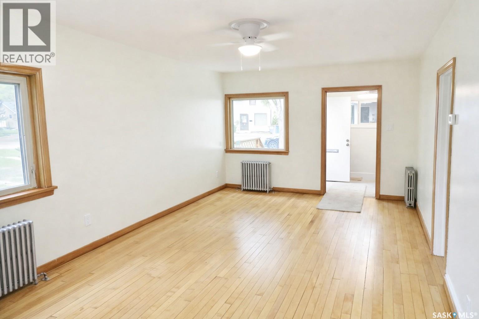 1436 E Avenue N, Saskatoon, Saskatchewan  S7L 1T6 - Photo 3 - SK038601
