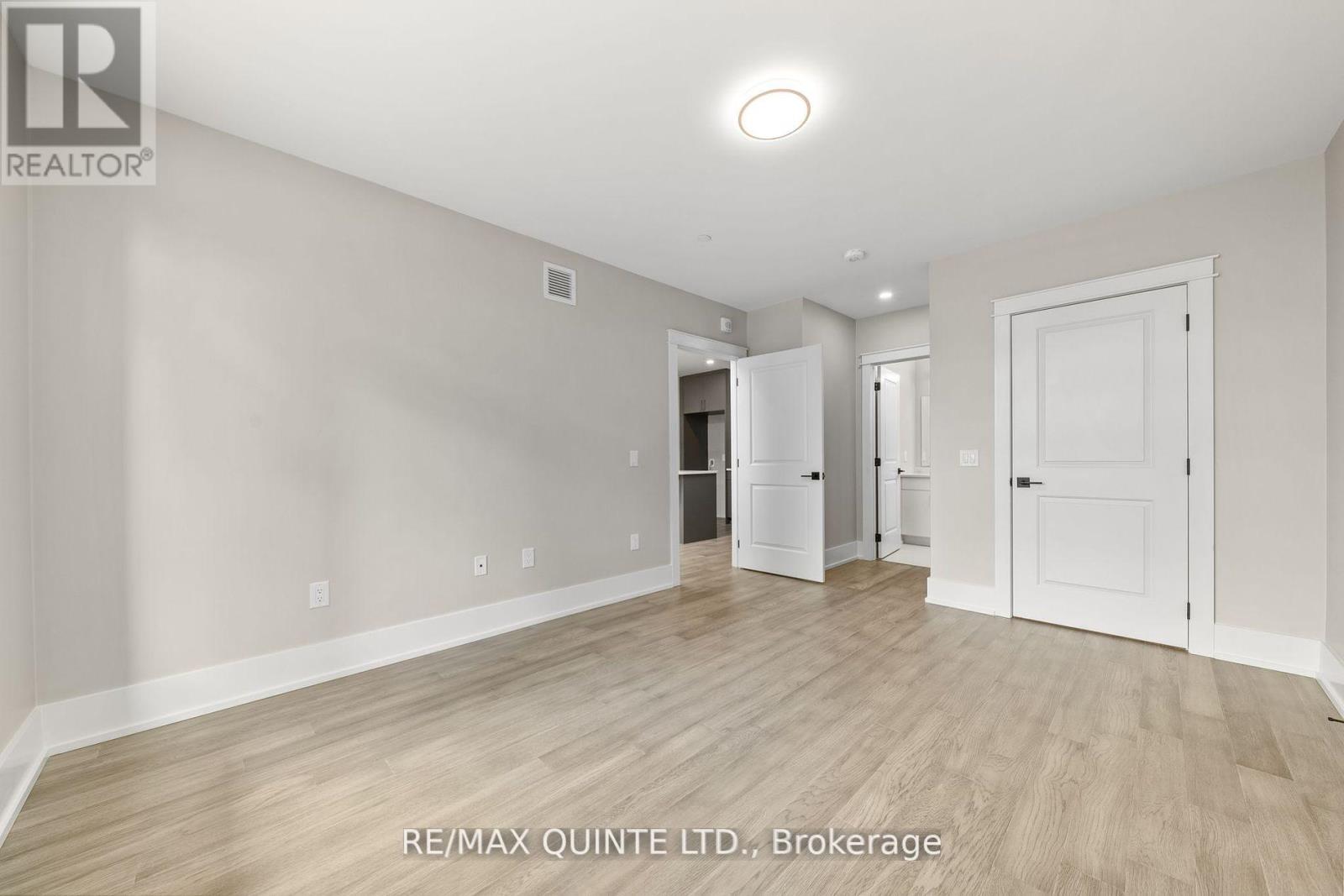 305 - 17 Cleave Avenue, Prince Edward County, Ontario  K0K 2T0 - Photo 7 - X12268394
