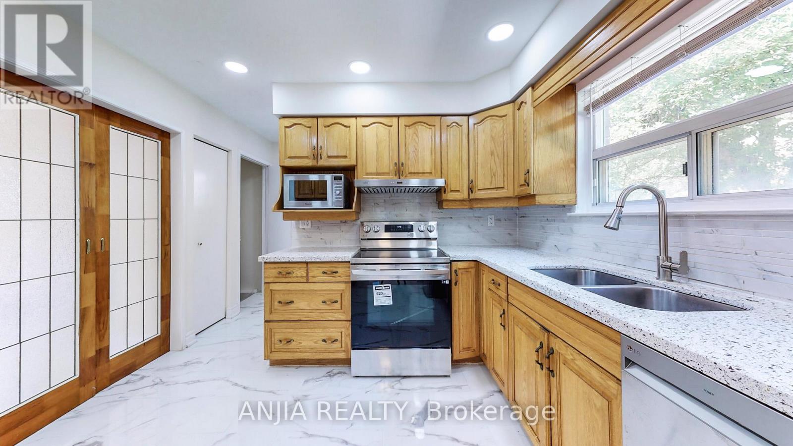 14 Cherrystone Drive, Toronto, Ontario  M2H 1R9 - Photo 7 - C13413832