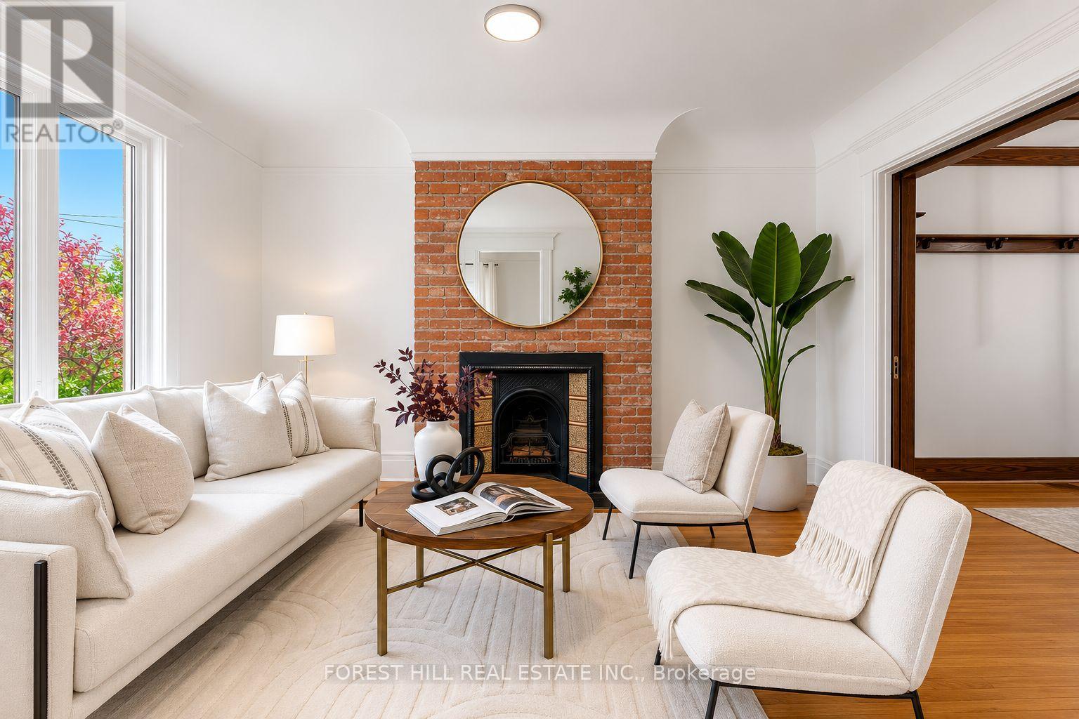 20 Alberta Avenue, Toronto (Wychwood), Ontario  M6H 2R6 - Photo 4 - C13413838