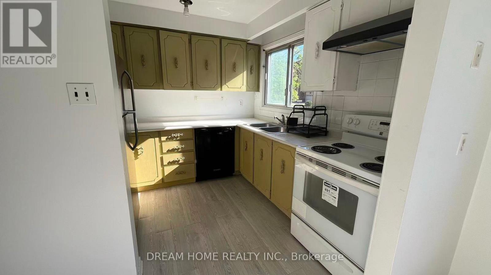 42 Edgar Woods Road, Toronto, Ontario  M2H 2Y7 - Photo 7 - C13413850