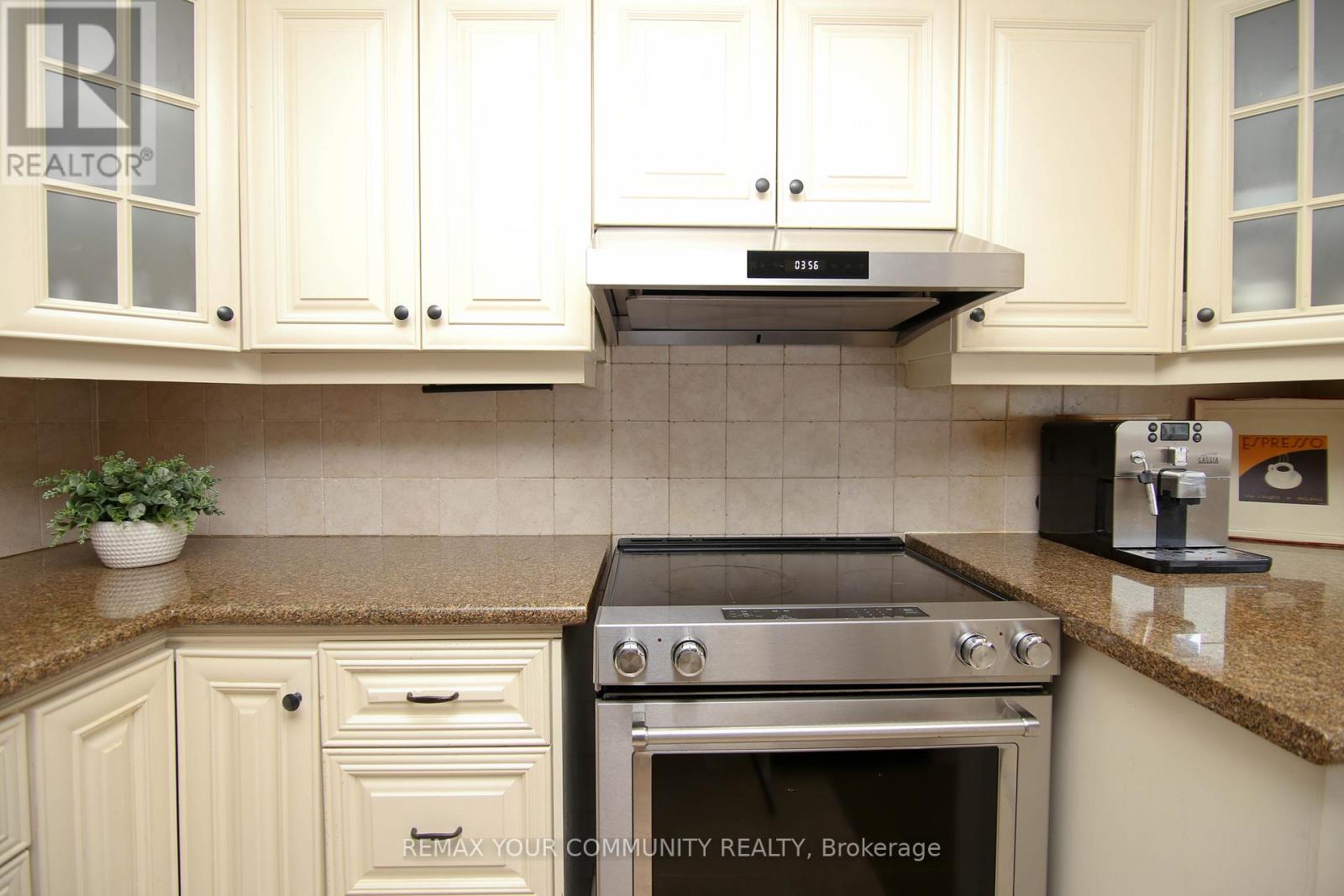 215 Honiton Street, Toronto, Ontario  M3H 5N7 - Photo 14 - C13413980