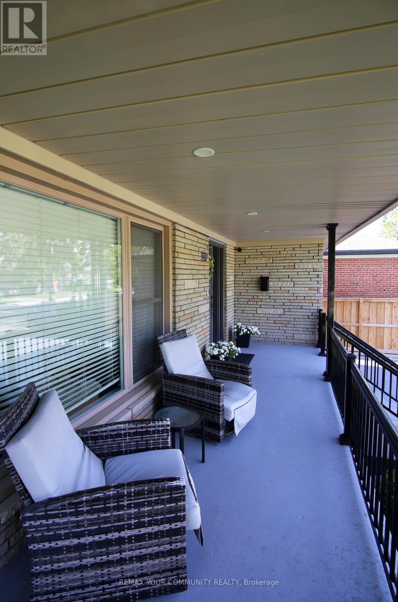 215 Honiton Street, Toronto, Ontario  M3H 5N7 - Photo 5 - C13413980