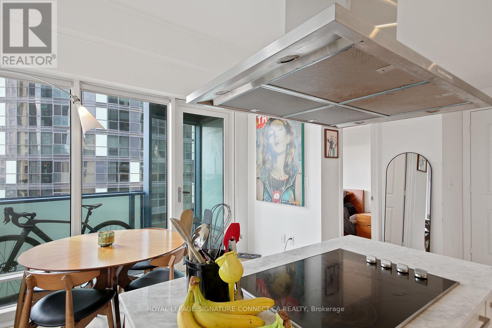 808 - 8 The Esplanade, Toronto, Ontario  M5E 0A6 - Photo 11 - C13414176
