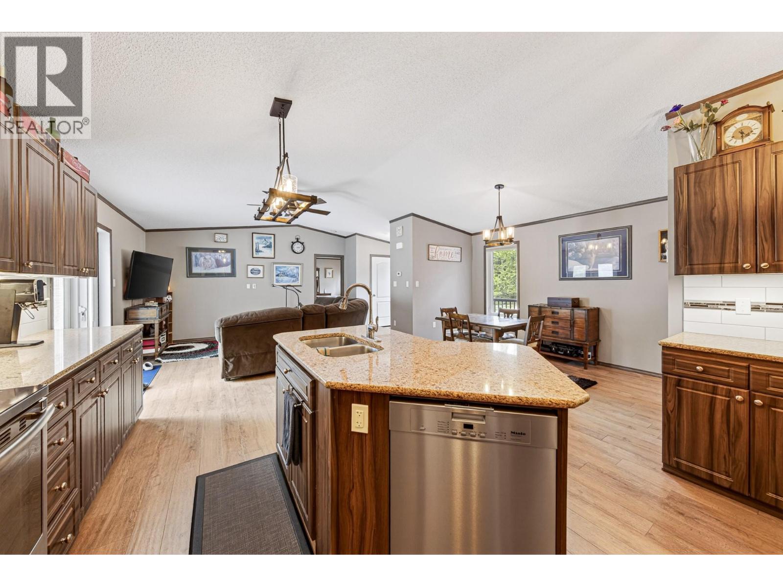 115 Deerborne Drive, Elkford, British Columbia  V0B 1H0 - Photo 11 - 10390537