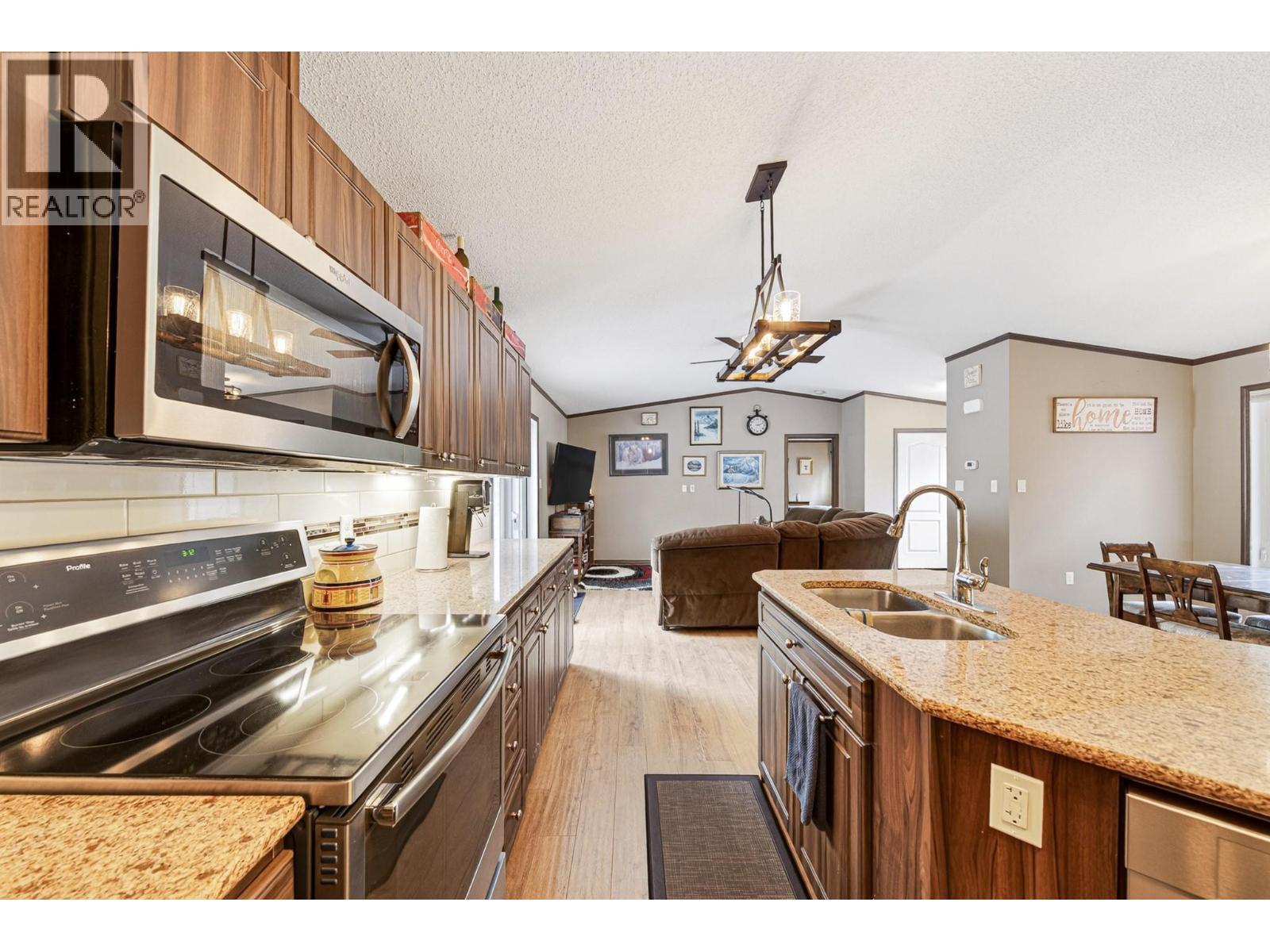 115 Deerborne Drive, Elkford, British Columbia  V0B 1H0 - Photo 9 - 10390537