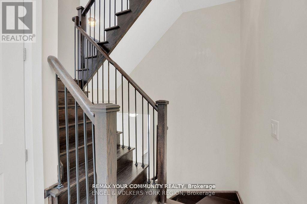 29 Nardini Lane N, Richmond Hill, Ontario  L4C 1C2 - Photo 5 - N13413840