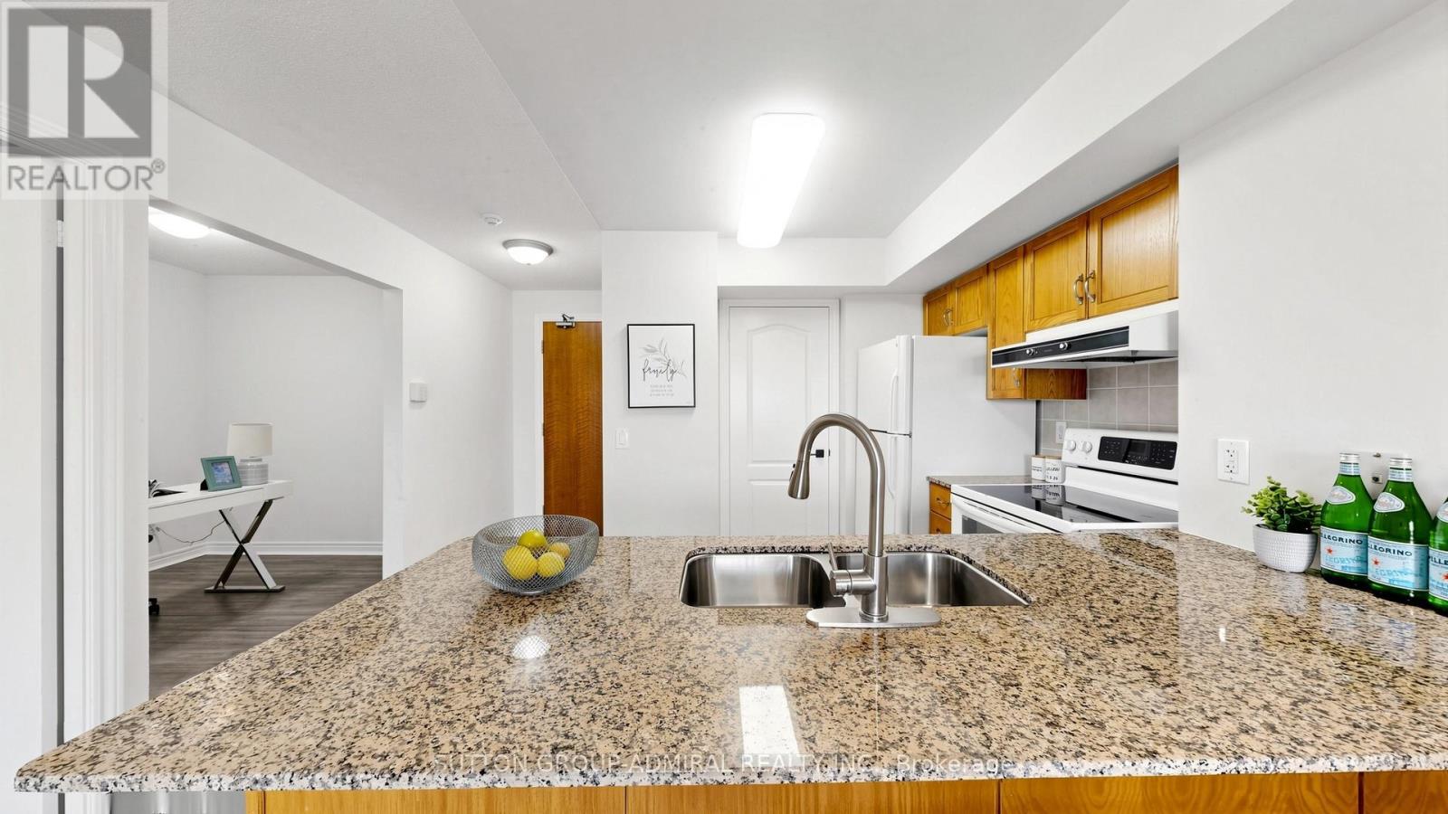 811 - 50 Disera Drive, Vaughan, Ontario L4J 9E9 - Photo 5 - N13413860