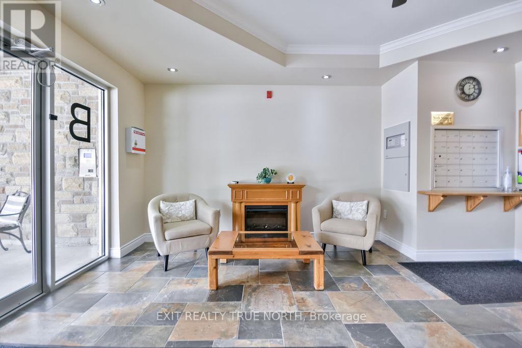 204 - 19b Yonge Street N, Springwater, Ontario  L0L 1P0 - Photo 3 - S13413816