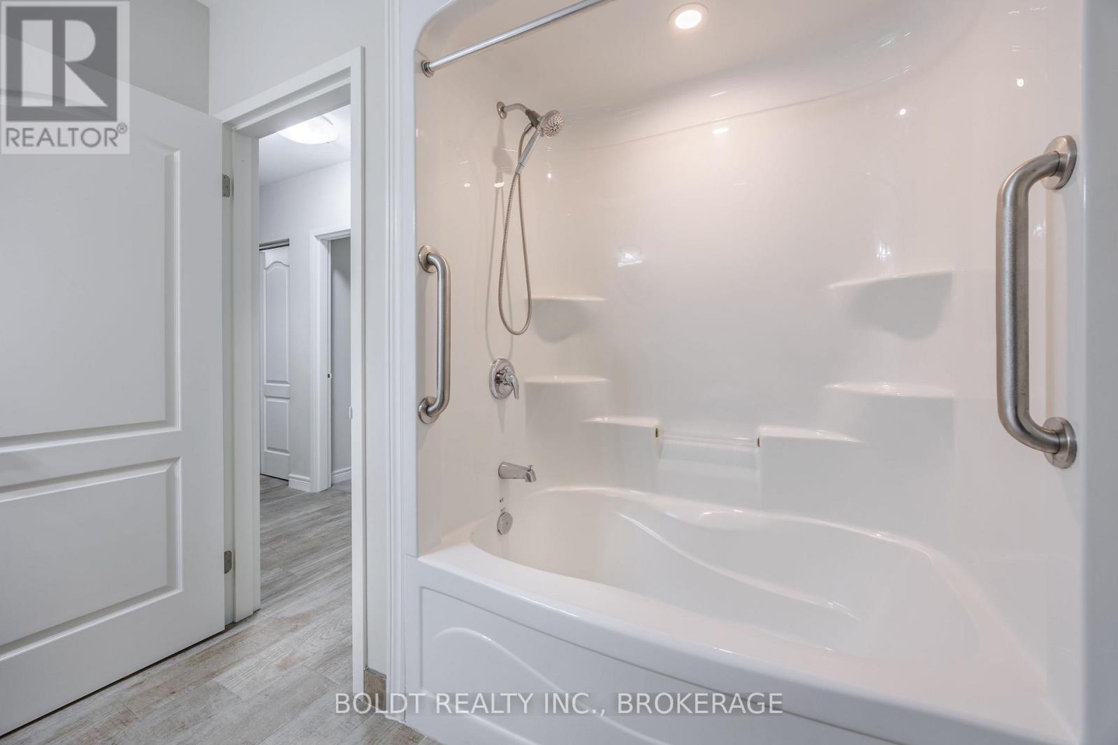 207 - 5837 Dunn Street, Niagara Falls, Ontario  L2G 0X7 - Photo 11 - X13414266