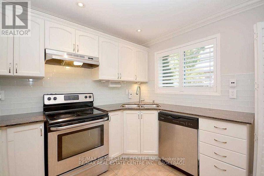 2343 Pine Glen Road, Oakville, Ontario  L6M 5J3 - Photo 13 - W13413810
