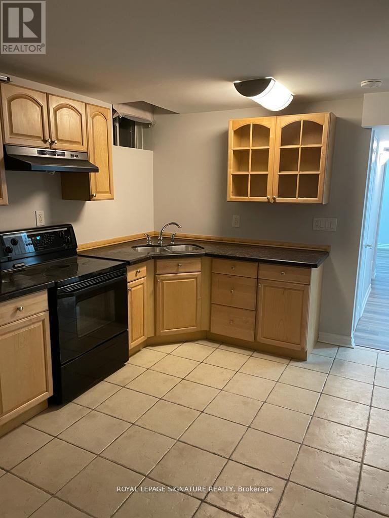 Lower - 2419 Bankside Drive, Mississauga, Ontario  L5M 6E6 - Photo 7 - W13413848